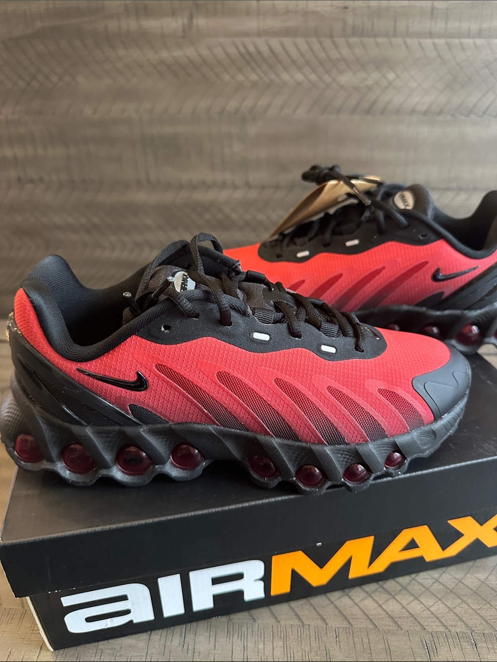 Nike Air Max DN8 Black and University Red New In Box - Picture 3 of 10